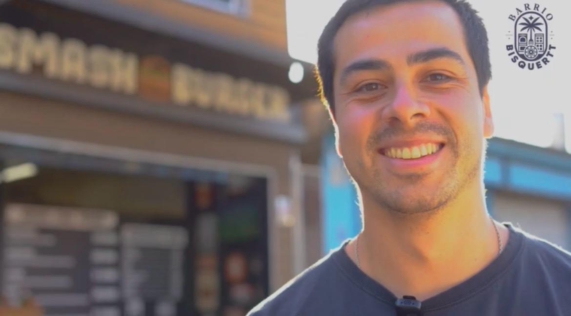 Anfitriones Bisquertt: Smash Burguer, hamburguesería de especialidad
